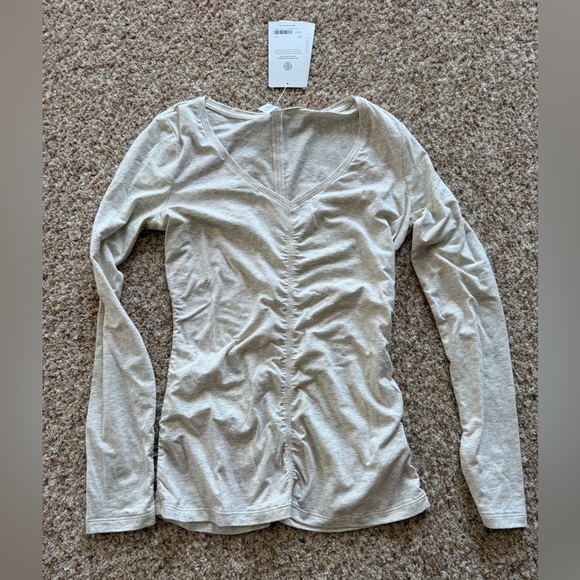 NWT Athleta Daydream Top Ruched Athleisure Solid Ivory, Size Small - Picture 1 of 6